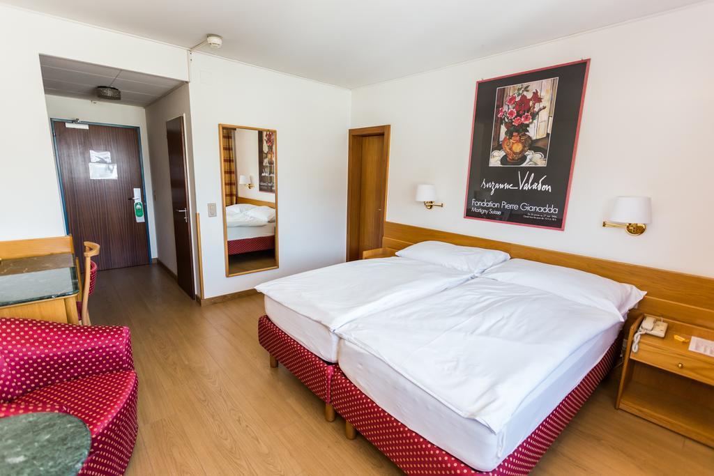 Hotel Du Rhone ซิยง ภายนอก รูปภาพ