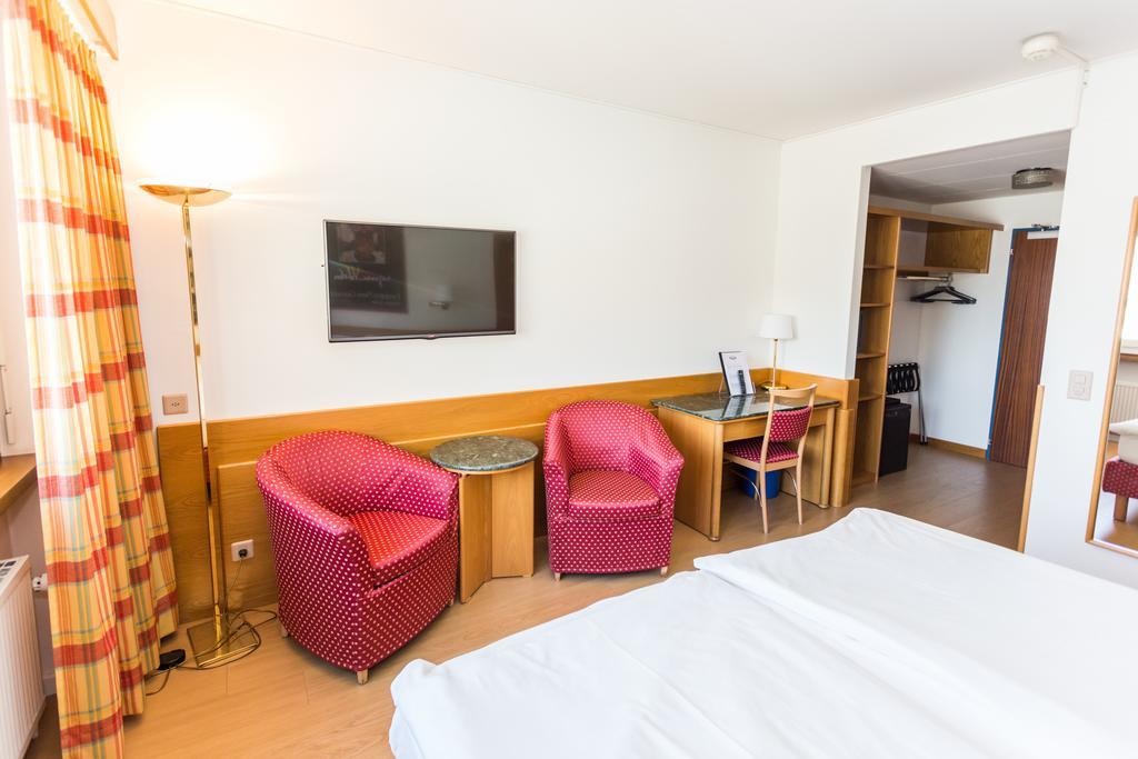 Hotel Du Rhone ซิยง ภายนอก รูปภาพ