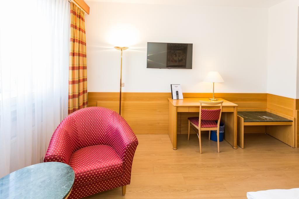 Hotel Du Rhone ซิยง ภายนอก รูปภาพ