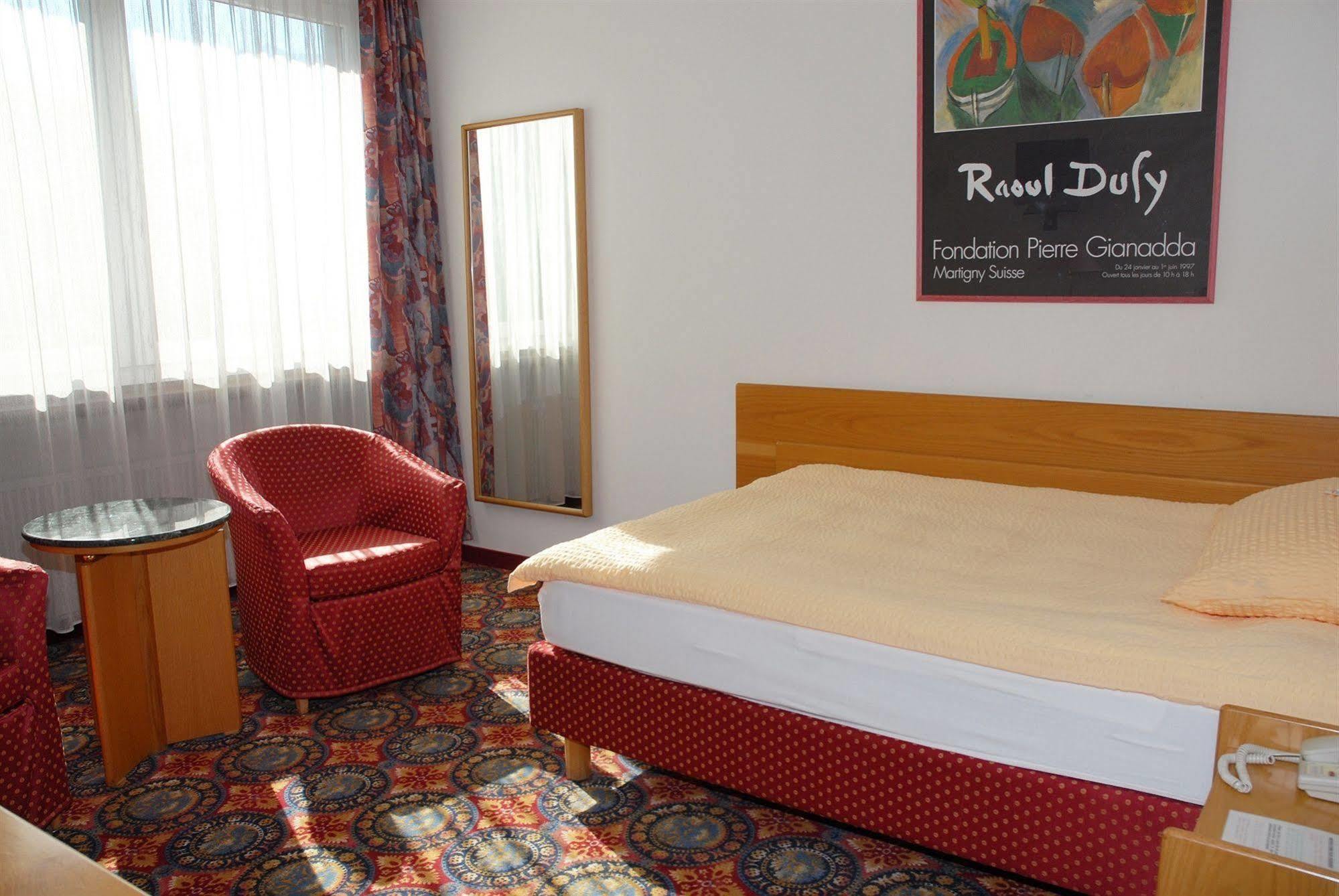 Hotel Du Rhone ซิยง ภายนอก รูปภาพ