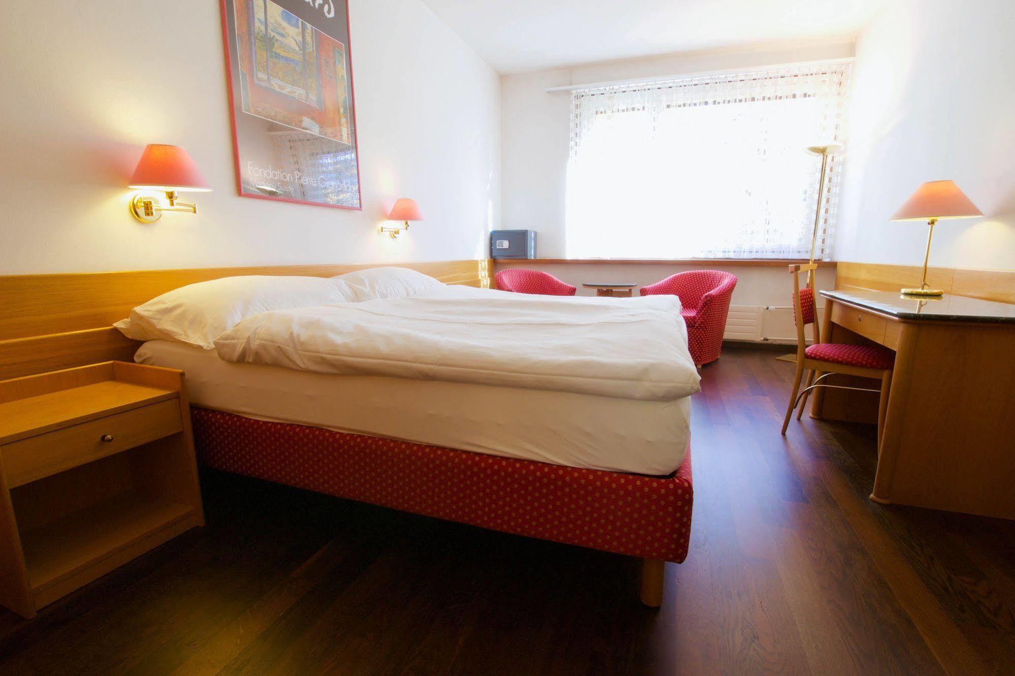 Hotel Du Rhone ซิยง ภายนอก รูปภาพ