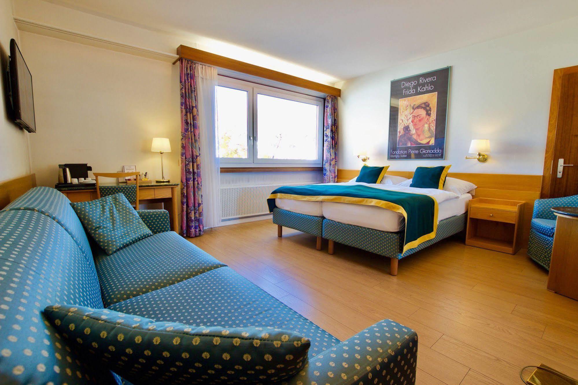 Hotel Du Rhone ซิยง ภายนอก รูปภาพ