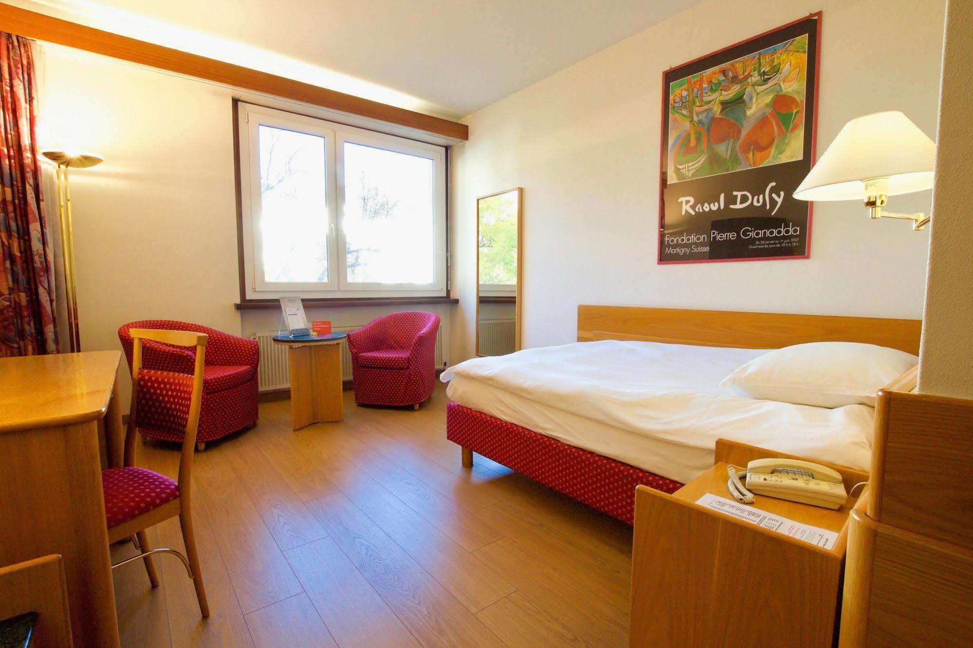 Hotel Du Rhone ซิยง ภายนอก รูปภาพ