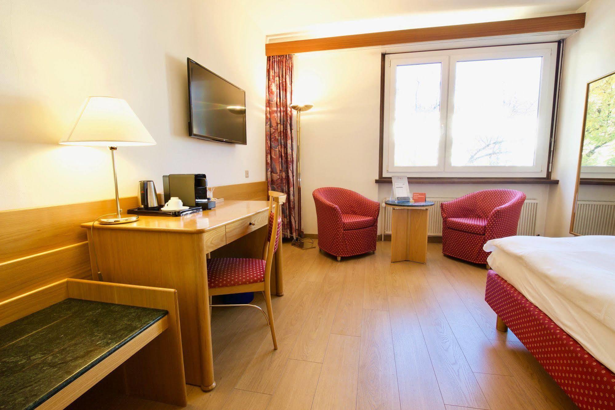 Hotel Du Rhone ซิยง ภายนอก รูปภาพ