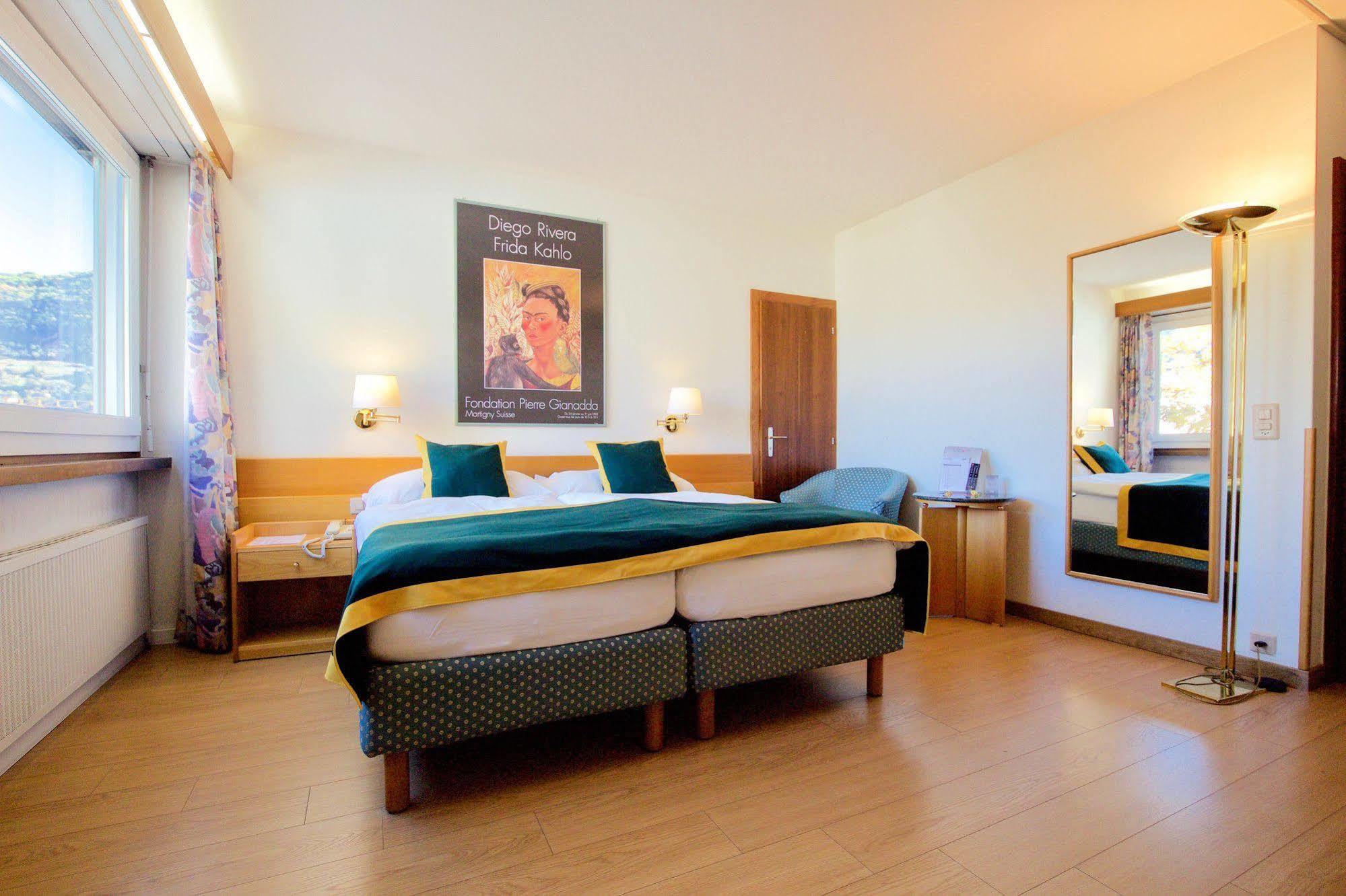 Hotel Du Rhone ซิยง ภายนอก รูปภาพ