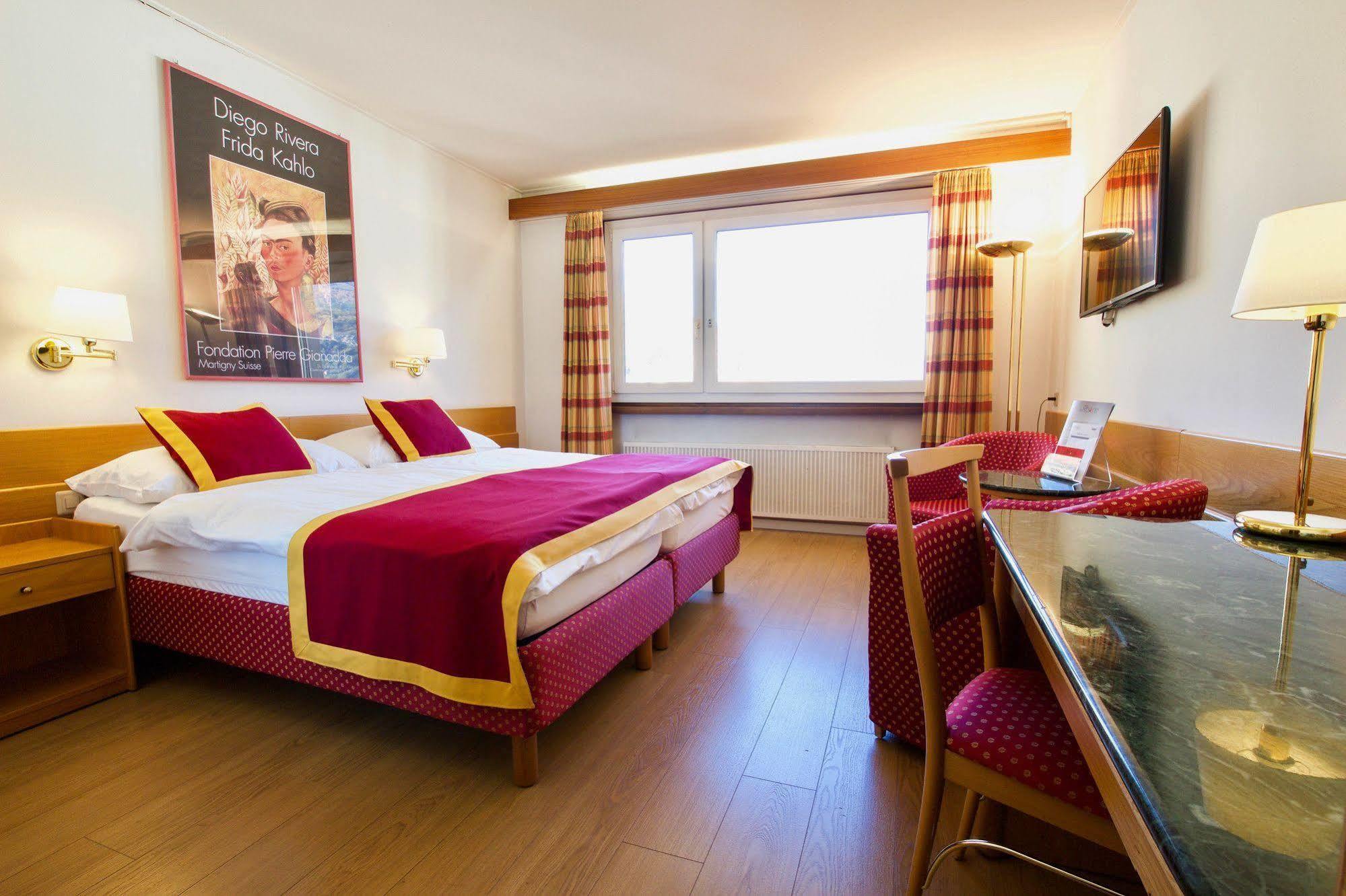 Hotel Du Rhone ซิยง ภายนอก รูปภาพ