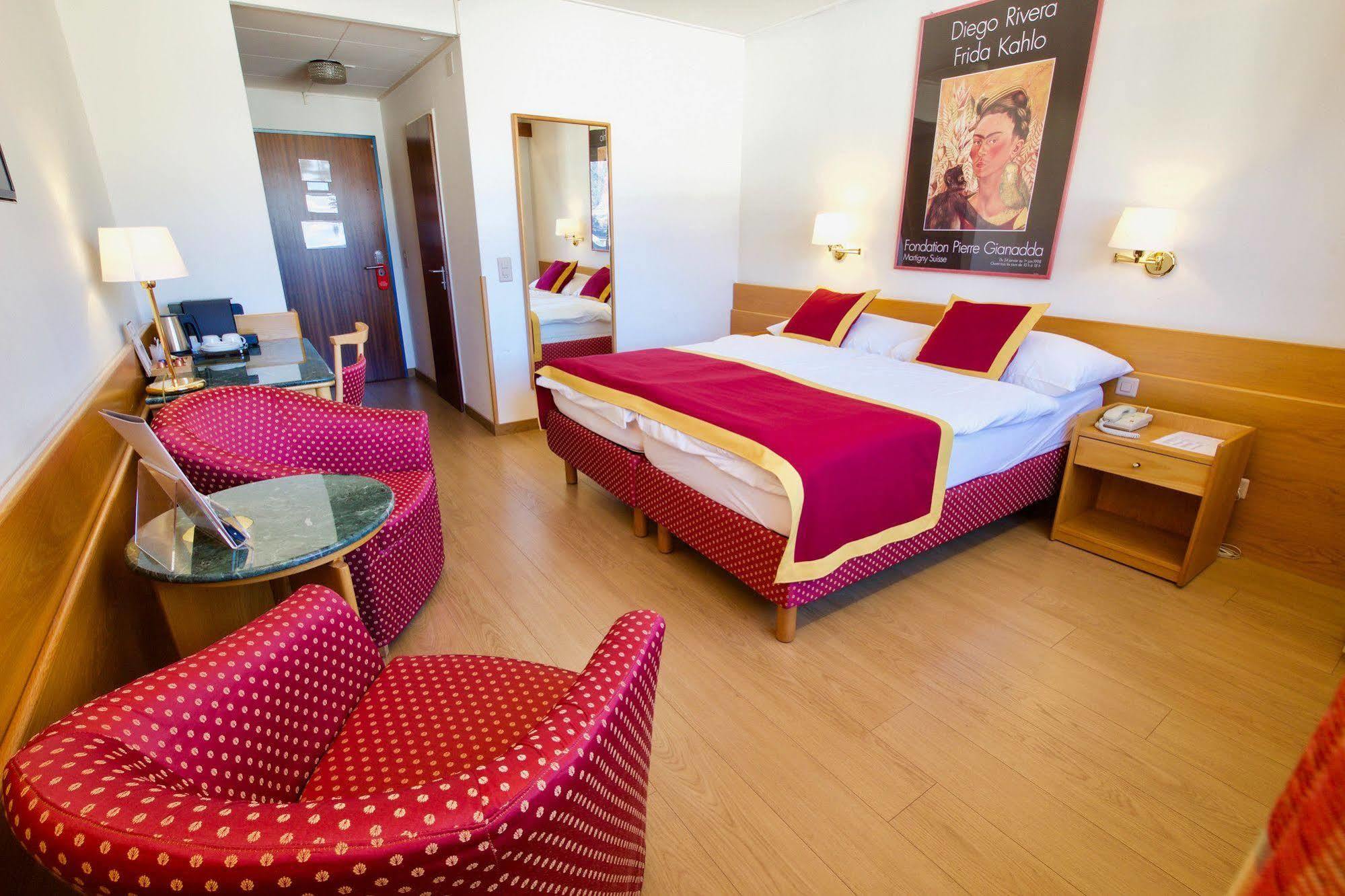 Hotel Du Rhone ซิยง ภายนอก รูปภาพ